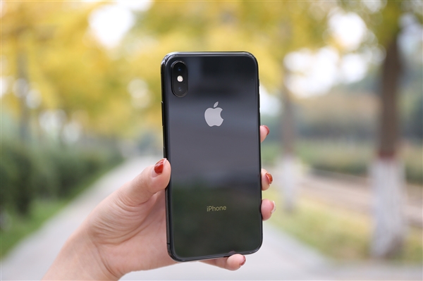 新一代iPhone曝光！苹果要这样玩大的(1)